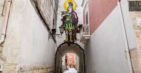 Chiese opulente, palazzi eleganti e un amatissimo patrono: alla scoperta di Montrone